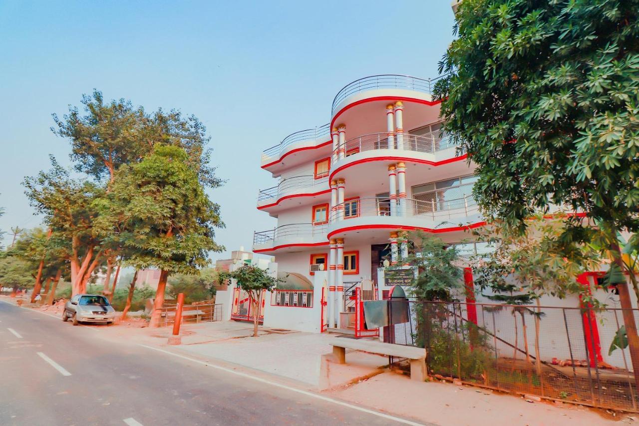 Oyo 67215 Shri Hari Radha Palace Vrindāvan Exterior photo
